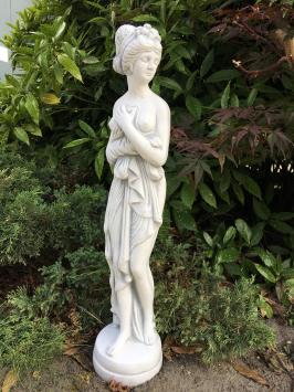 Steinstatue einer erotisch gekleideten Dame, weiß, Gartenstatue